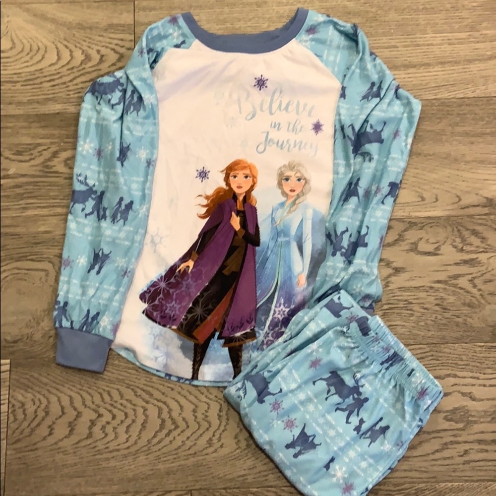 ❄️ Disney Frozen’s Long-sleeved Pajama Set ❄️